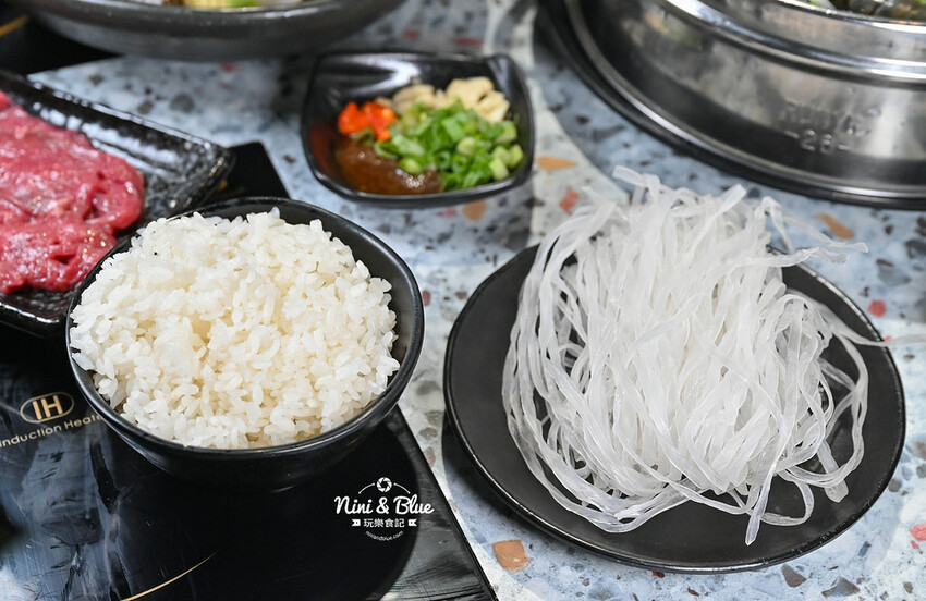 台中梧棲火鍋推薦,三井outlet附近高CP值蒸氣火鍋海鮮塔,推薦加購台灣溫體牛 -妮妮布魯