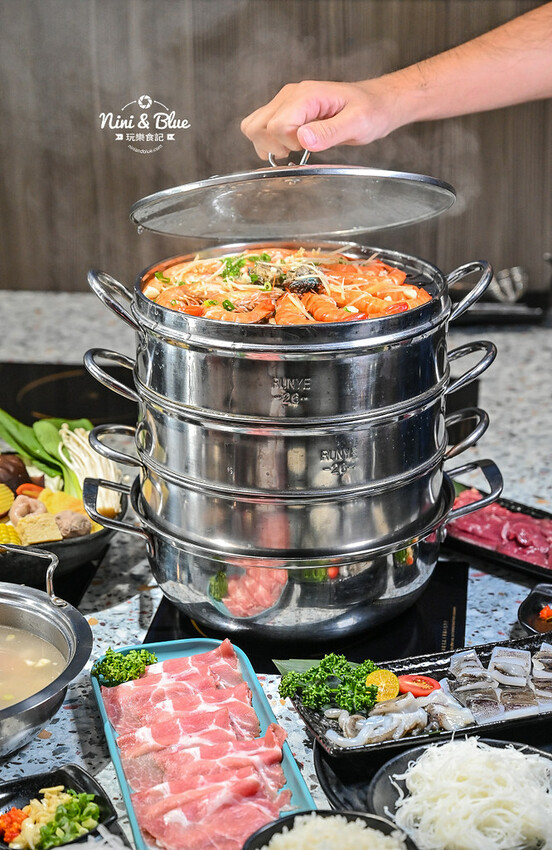 台中梧棲火鍋推薦,三井outlet附近高CP值蒸氣火鍋海鮮塔,推薦加購台灣溫體牛 -妮妮布魯