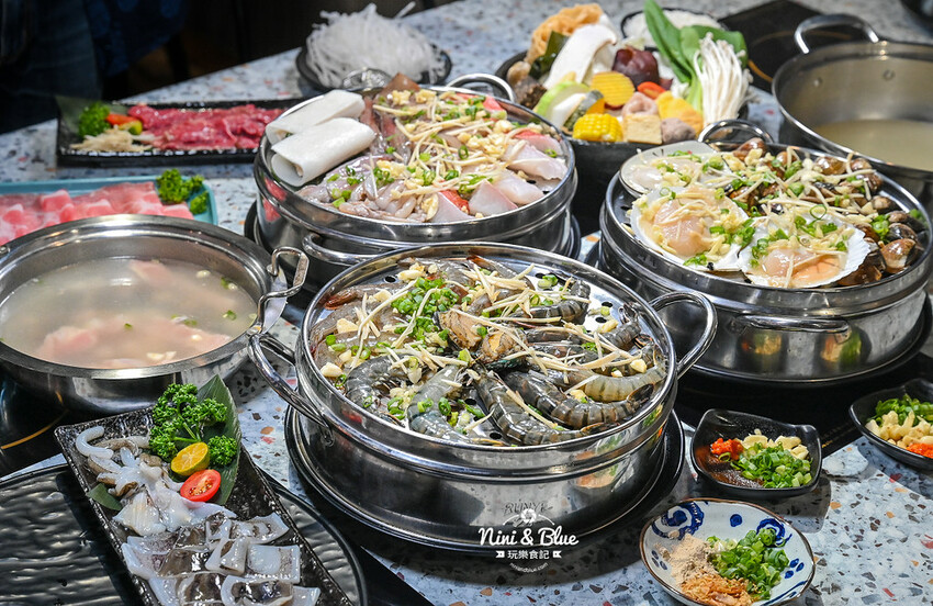 台中梧棲火鍋推薦,三井outlet附近高CP值蒸氣火鍋海鮮塔,推薦加購台灣溫體牛 -妮妮布魯