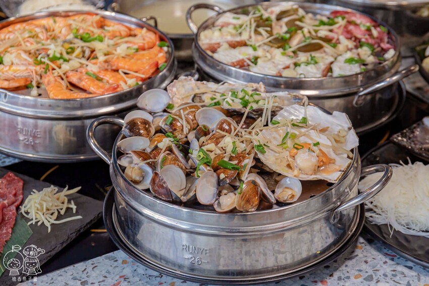 台中蒸氣海鮮塔霸主就在這!8種海鮮+3種肉品飽到天靈蓋,還有整尾新鮮透抽米粉可以DIY