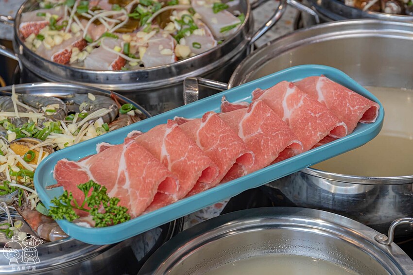 台中蒸氣海鮮塔霸主就在這!8種海鮮+3種肉品飽到天靈蓋,還有整尾新鮮透抽米粉可以DIY