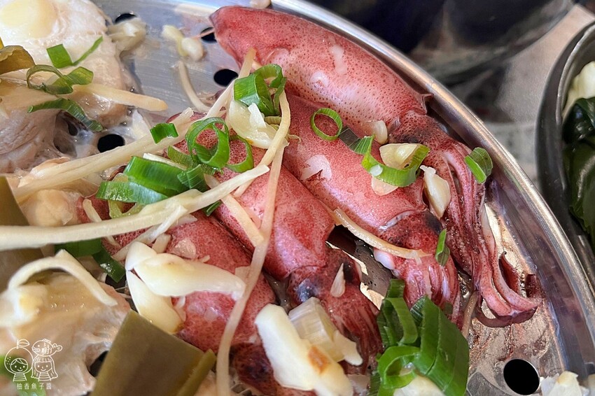 台中蒸氣海鮮塔霸主就在這!8種海鮮+3種肉品飽到天靈蓋,還有整尾新鮮透抽米粉可以DIY