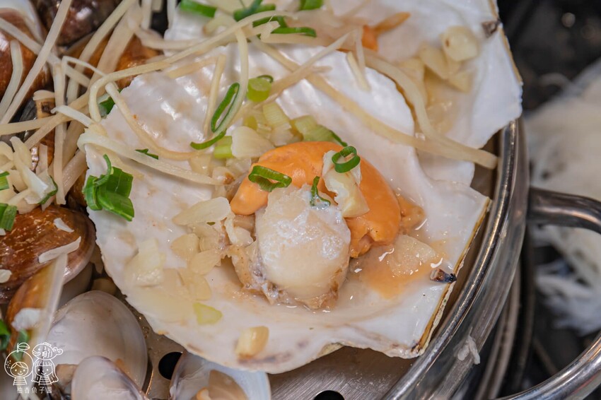 台中蒸氣海鮮塔霸主就在這!8種海鮮+3種肉品飽到天靈蓋,還有整尾新鮮透抽米粉可以DIY