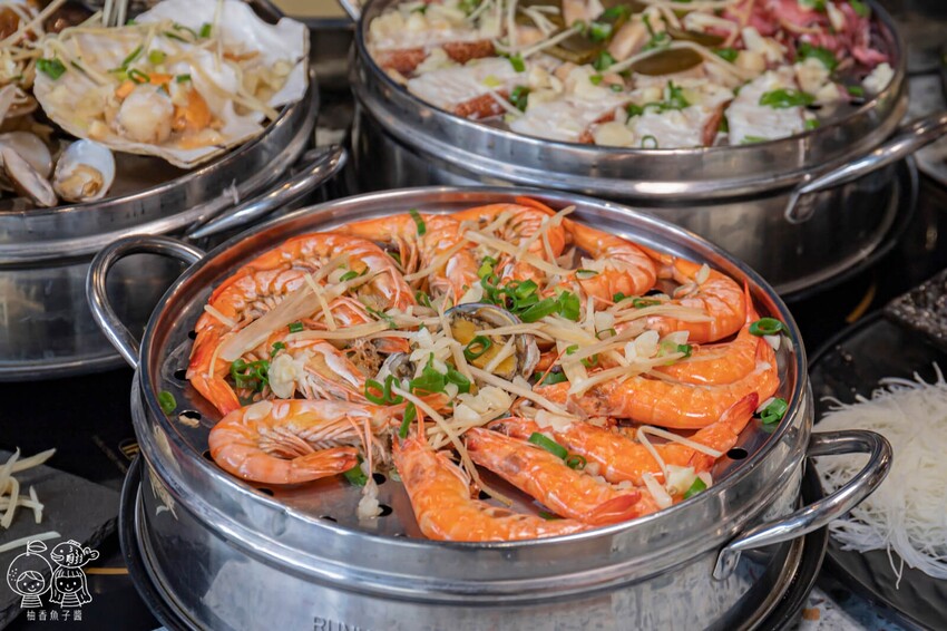 台中蒸氣海鮮塔霸主就在這!8種海鮮+3種肉品飽到天靈蓋,還有整尾新鮮透抽米粉可以DIY