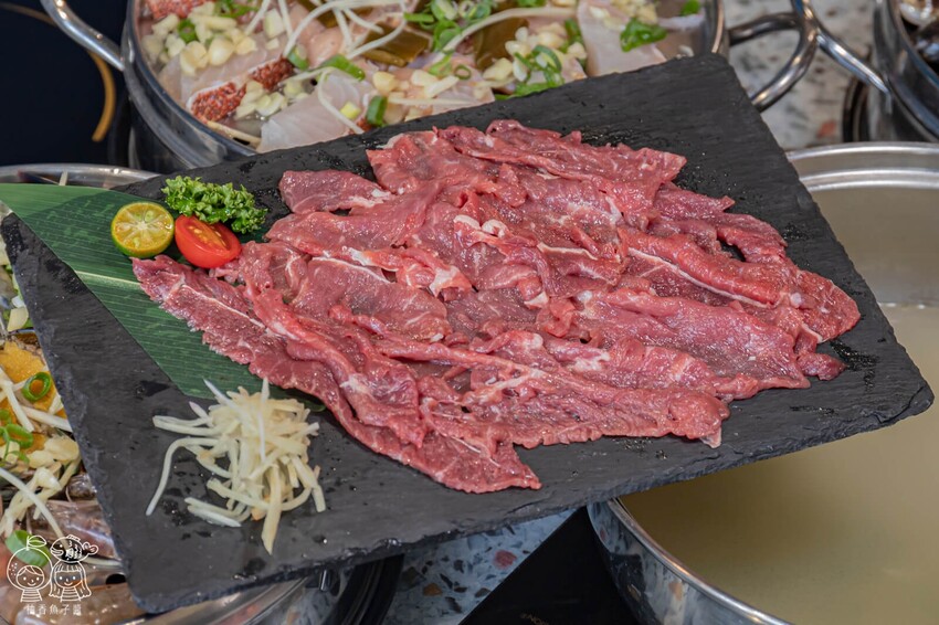 台中蒸氣海鮮塔霸主就在這!8種海鮮+3種肉品飽到天靈蓋,還有整尾新鮮透抽米粉可以DIY