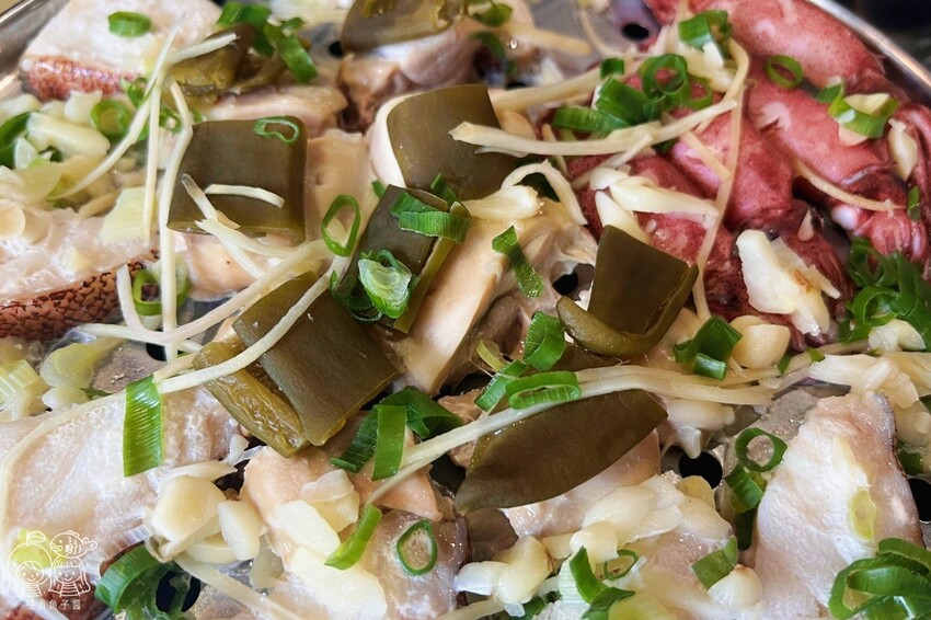 台中蒸氣海鮮塔霸主就在這!8種海鮮+3種肉品飽到天靈蓋,還有整尾新鮮透抽米粉可以DIY