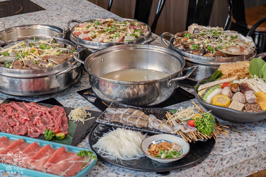 台中蒸氣海鮮塔霸主就在這!8種海鮮+3種肉品飽到天靈蓋,還有整尾新鮮透抽米粉可以DIY