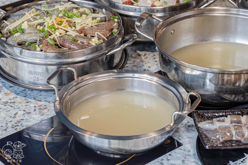 台中蒸氣海鮮塔霸主就在這!8種海鮮+3種肉品飽到天靈蓋,還有整尾新鮮透抽米粉可以DIY