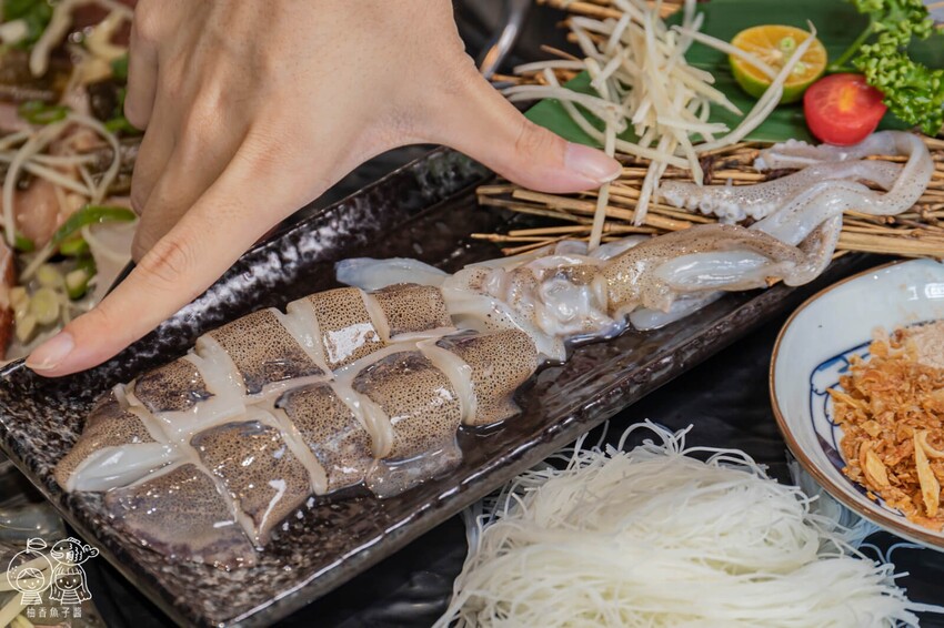 台中蒸氣海鮮塔霸主就在這!8種海鮮+3種肉品飽到天靈蓋,還有整尾新鮮透抽米粉可以DIY