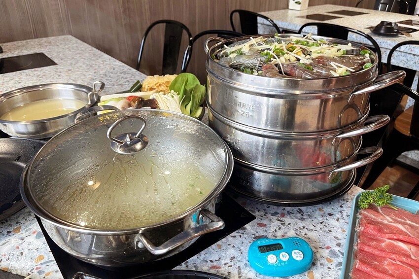 台中蒸氣海鮮塔霸主就在這!8種海鮮+3種肉品飽到天靈蓋,還有整尾新鮮透抽米粉可以DIY