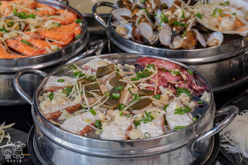台中蒸氣海鮮塔霸主就在這!8種海鮮+3種肉品飽到天靈蓋,還有整尾新鮮透抽米粉可以DIY