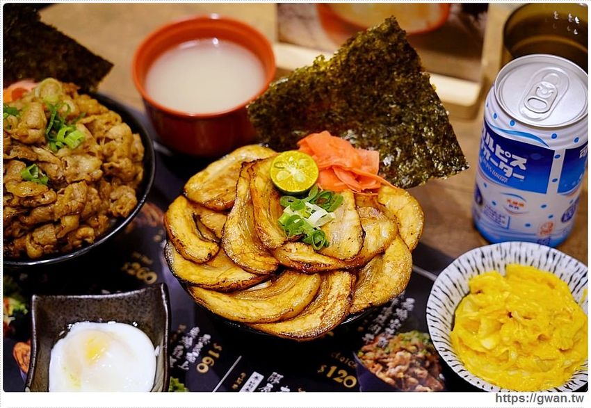 台中平價燒肉丼，120元就能吃到安格斯黑牛，內用雞白湯與冷飲無限享用！