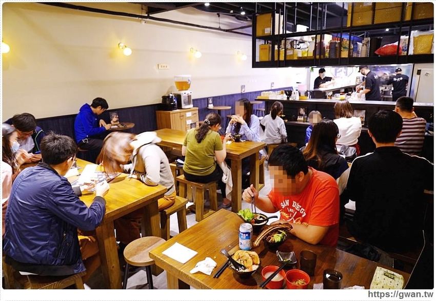 台中平價燒肉丼，120元就能吃到安格斯黑牛，內用雞白湯與冷飲無限享用！