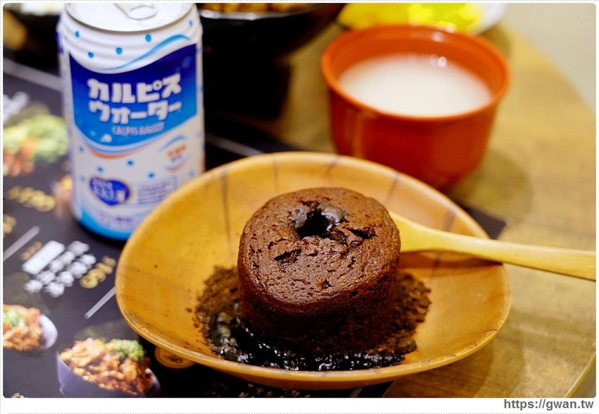 台中平價燒肉丼，120元就能吃到安格斯黑牛，內用雞白湯與冷飲無限享用！