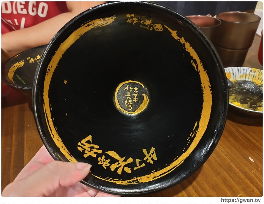 台中平價燒肉丼，120元就能吃到安格斯黑牛，內用雞白湯與冷飲無限享用！