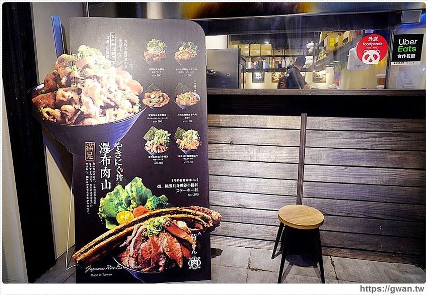 台中平價燒肉丼，120元就能吃到安格斯黑牛，內用雞白湯與冷飲無限享用！