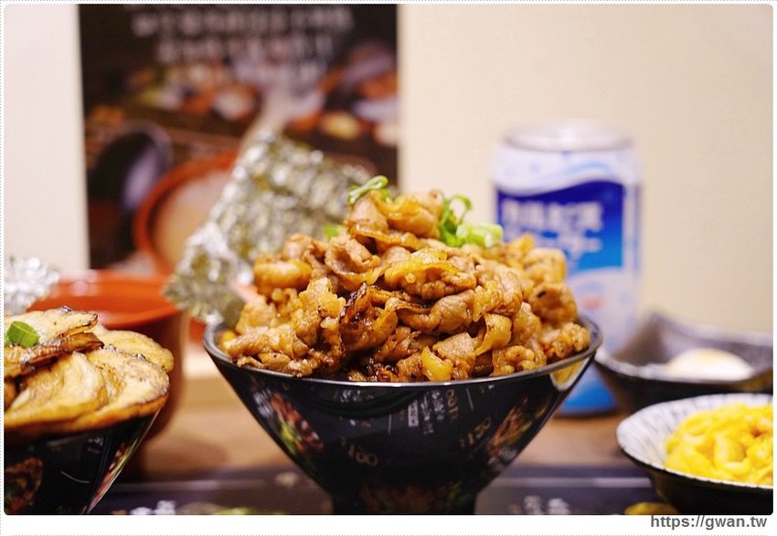 台中平價燒肉丼，120元就能吃到安格斯黑牛，內用雞白湯與冷飲無限享用！