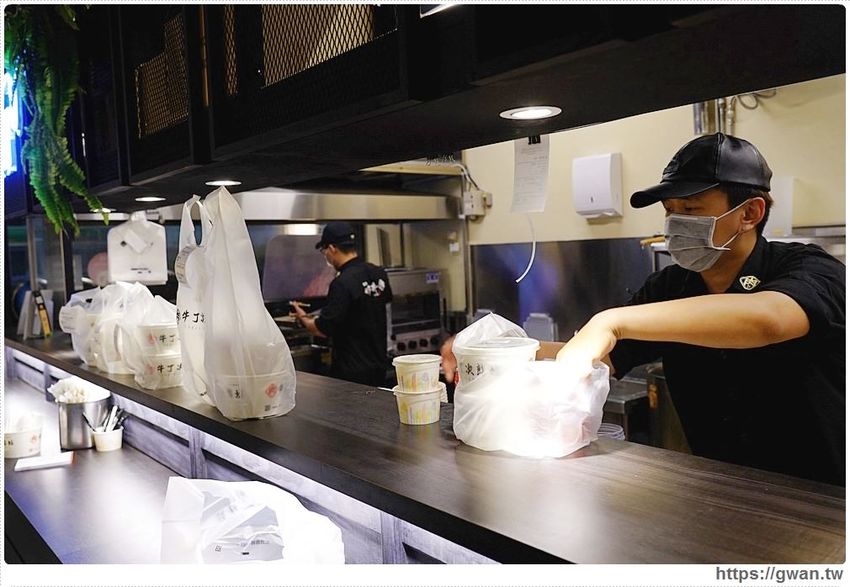 台中平價燒肉丼，120元就能吃到安格斯黑牛，內用雞白湯與冷飲無限享用！