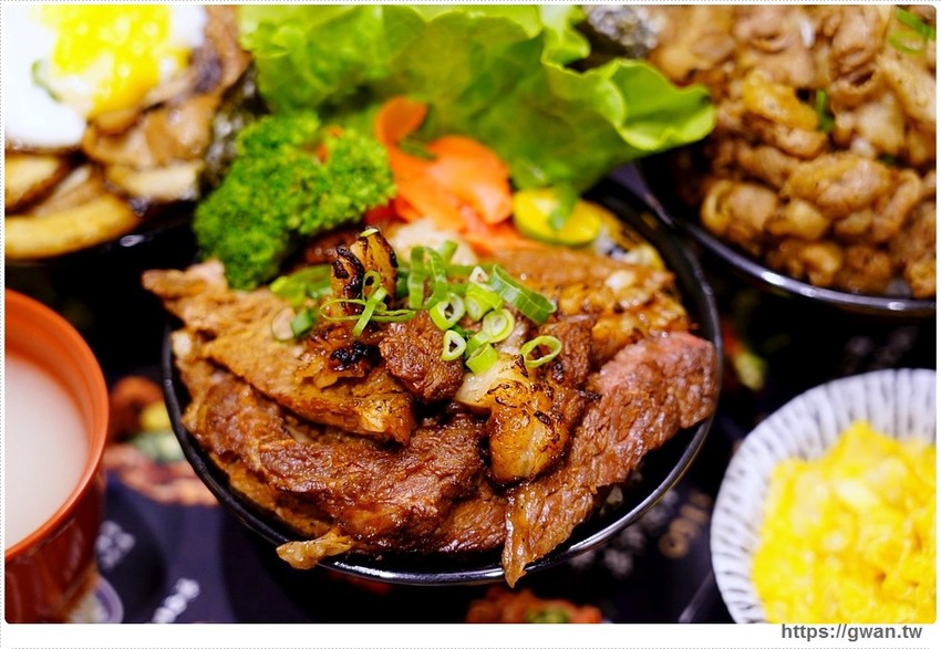 台中平價燒肉丼，120元就能吃到安格斯黑牛，內用雞白湯與冷飲無限享用！