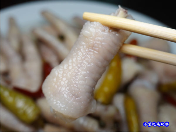 泡椒鳳爪-榮榮麻辣滷味 (7).jpg