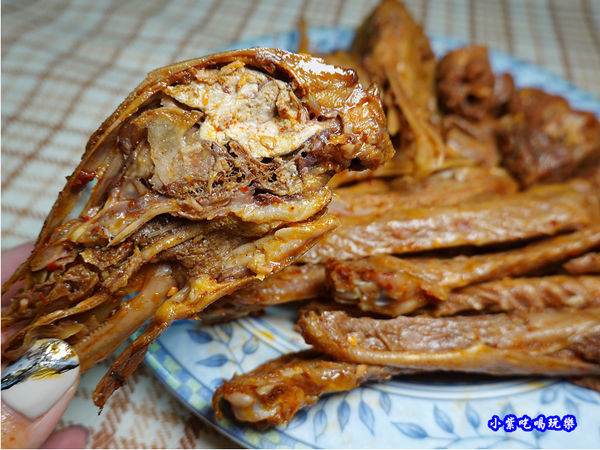 榮榮鴨頭-榮榮麻辣滷味 (1).jpg