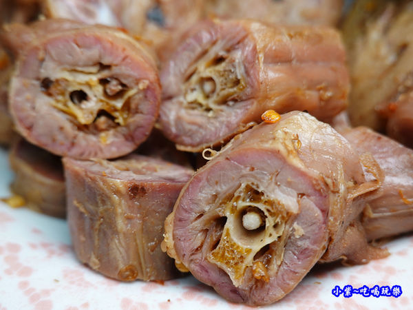 招牌鴨脖-榮榮麻辣滷味 (2).jpg