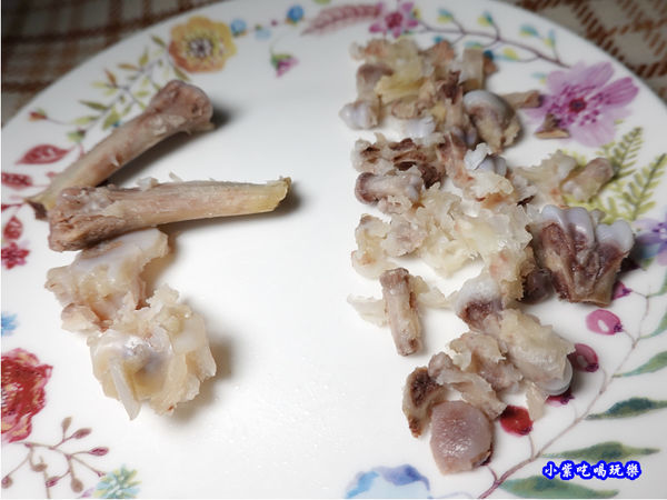 泡椒鳳爪-榮榮麻辣滷味 (2).jpg