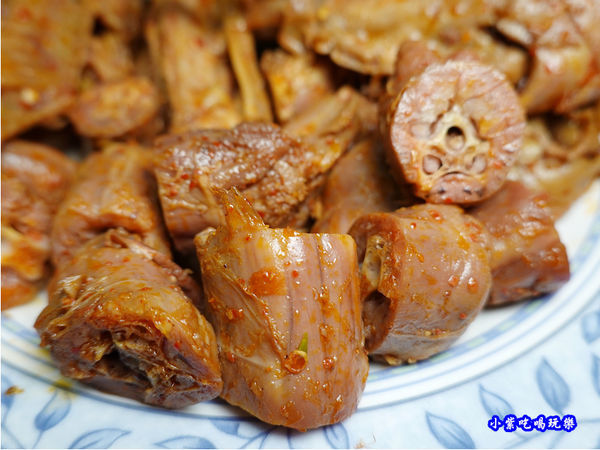 麻辣鴨頭-榮榮麻辣滷味 (1).jpg