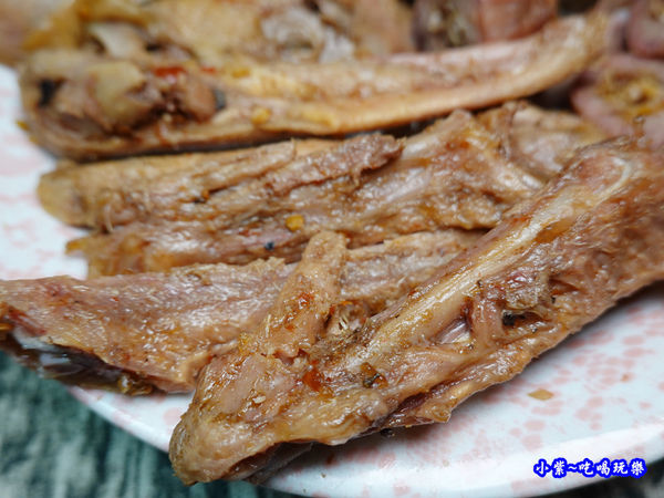 招牌鴨翅-榮榮麻辣滷味 (2).jpg