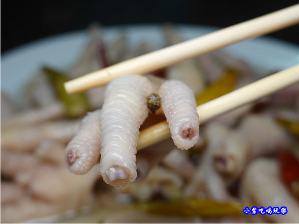 泡椒鳳爪-榮榮麻辣滷味 (5).jpg