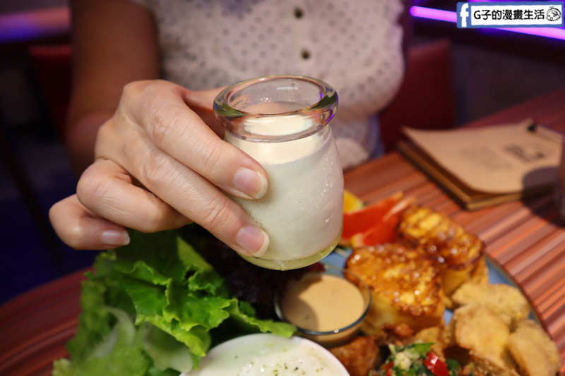 西門早午餐. Bear Junkies/熊飲.大盤子早午餐.美式漢堡.調酒.酒吧.西門美食