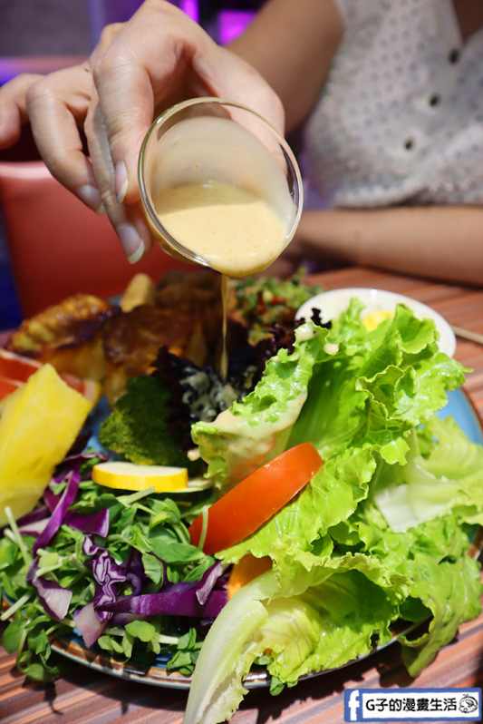 西門早午餐. Bear Junkies/熊飲.大盤子早午餐.美式漢堡.調酒.酒吧.西門美食