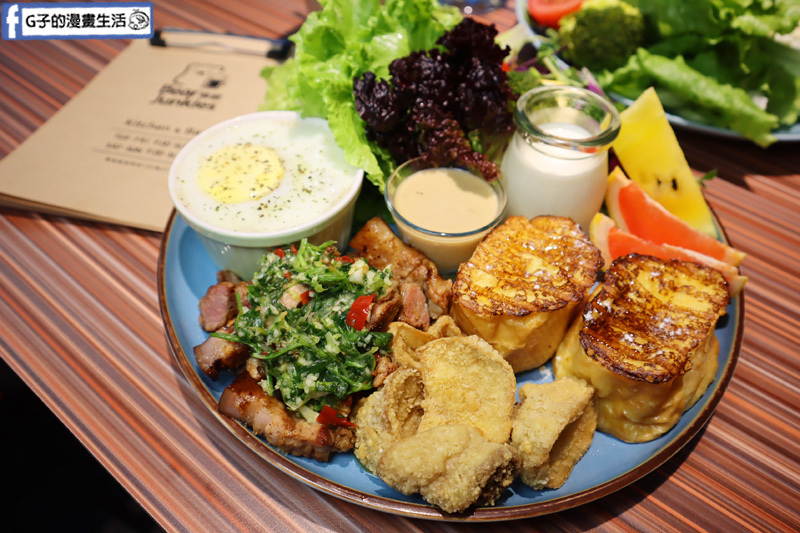 西門早午餐. Bear Junkies/熊飲.大盤子早午餐.美式漢堡.調酒.酒吧.西門美食