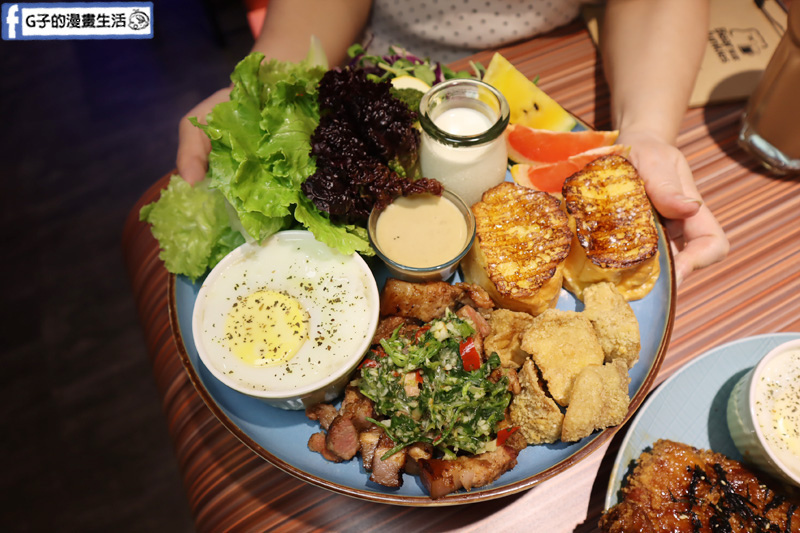 西門早午餐. Bear Junkies/熊飲.大盤子早午餐.美式漢堡.調酒.酒吧.西門美食