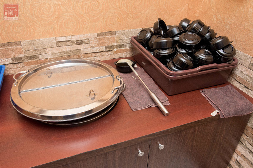 【台南美食】夜市的價位餐廳的品質排餐｜鮮嫩原塊牛排｜花枝排沾點海鹽就好吃~~好好吃牛排 - 南人幫