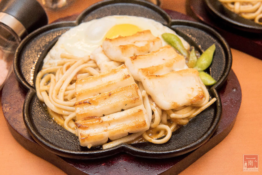 【台南美食】夜市的價位餐廳的品質排餐｜鮮嫩原塊牛排｜花枝排沾點海鹽就好吃~~好好吃牛排 - 南人幫