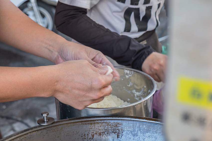 高雄三民｜張家地瓜球白糖粿-巨無霸蕃薯椪還有超搶手的彩色地瓜球