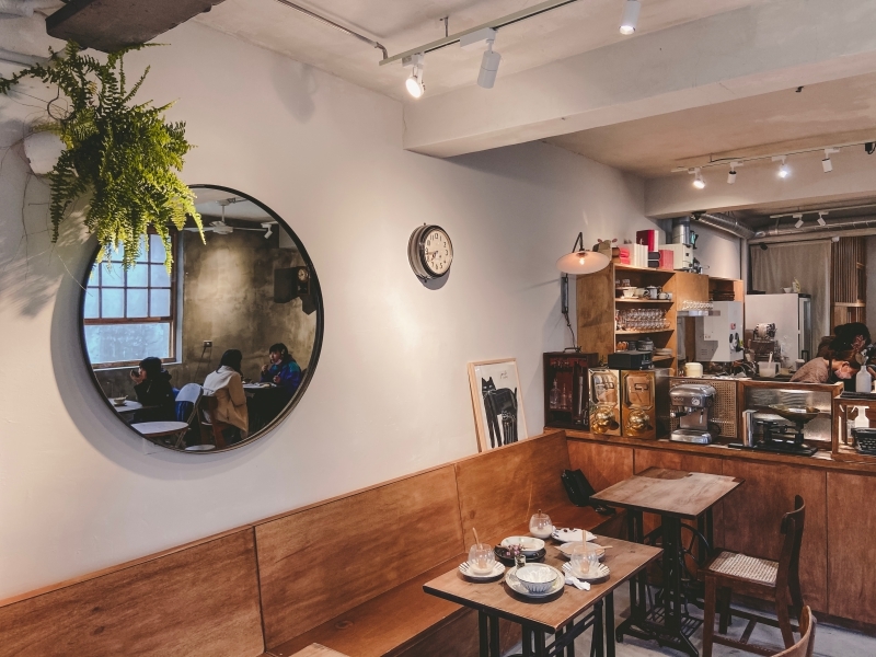 台北中山 | 赤峰街的老宅咖啡廳！來自台南人氣茶飲波哥的「卜卜商店」 - Momoco。毛毛摳