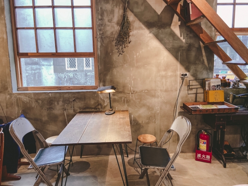 台北中山 | 赤峰街的老宅咖啡廳！來自台南人氣茶飲波哥的「卜卜商店」 - Momoco。毛毛摳