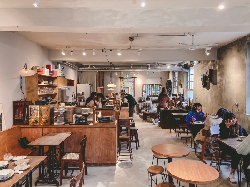 台北中山 | 赤峰街的老宅咖啡廳！來自台南人氣茶飲波哥的「卜卜商店」 - Momoco。毛毛摳