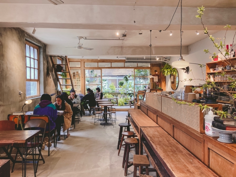 台北中山 | 赤峰街的老宅咖啡廳！來自台南人氣茶飲波哥的「卜卜商店」 - Momoco。毛毛摳