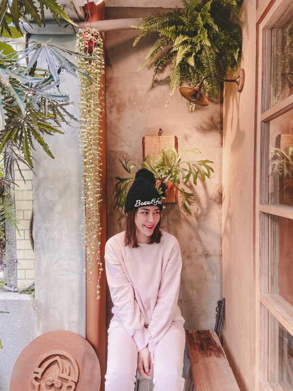 台北中山 | 赤峰街的老宅咖啡廳！來自台南人氣茶飲波哥的「卜卜商店」 - Momoco。毛毛摳