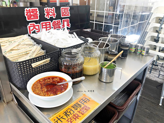 【台中 北屯】大坑米粉湯😁外表酷似米苔目的粗米粉，小卷和粗米粉的組合還不賴，可免費加湯，到大坑爬山可以順便吃上一碗！