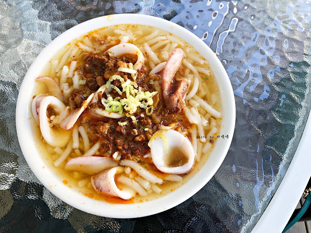 【台中 北屯】大坑米粉湯😁外表酷似米苔目的粗米粉，小卷和粗米粉的組合還不賴，可免費加湯，到大坑爬山可以順便吃上一碗！