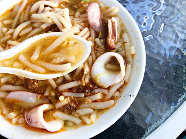 【台中 北屯】大坑米粉湯😁外表酷似米苔目的粗米粉，小卷和粗米粉的組合還不賴，可免費加湯，到大坑爬山可以順便吃上一碗！