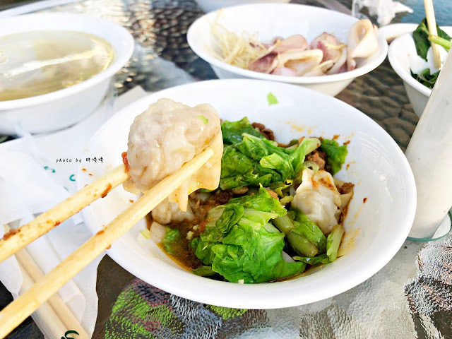 【台中 北屯】大坑米粉湯😁外表酷似米苔目的粗米粉，小卷和粗米粉的組合還不賴，可免費加湯，到大坑爬山可以順便吃上一碗！