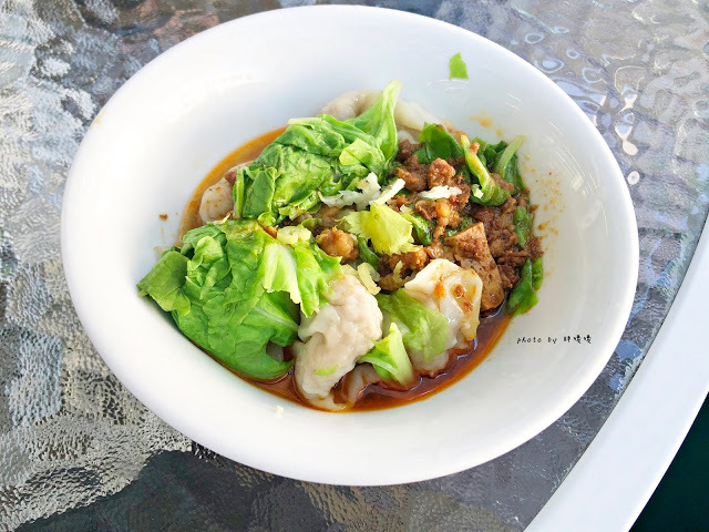 【台中 北屯】大坑米粉湯😁外表酷似米苔目的粗米粉，小卷和粗米粉的組合還不賴，可免費加湯，到大坑爬山可以順便吃上一碗！