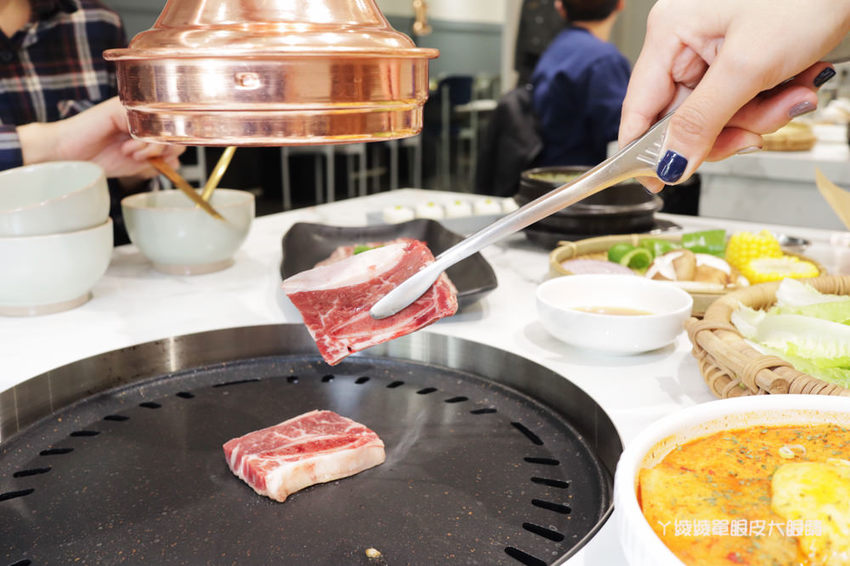 新竹韓式燒肉｜GOGI GOGI韓式燒肉竹北店！比咖啡廳還美的燒烤店！平日午餐399元吃到飽