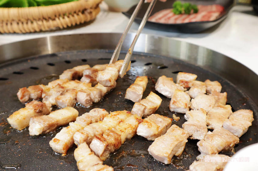 新竹韓式燒肉｜GOGI GOGI韓式燒肉竹北店！比咖啡廳還美的燒烤店！平日午餐399元吃到飽