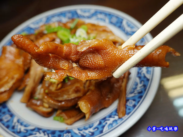 煙燻鳳爪-萬家老街豬腳龍岡店 (2).jpg